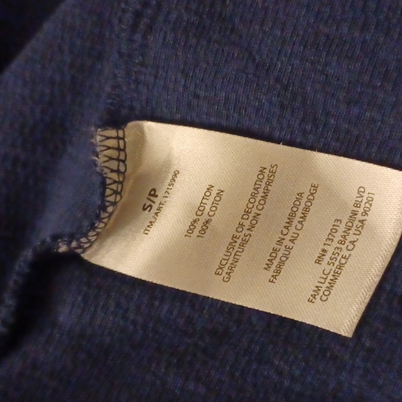 4/$40 Navy Blue Long Sleeve Tee Size Small - Picture 6 of 6